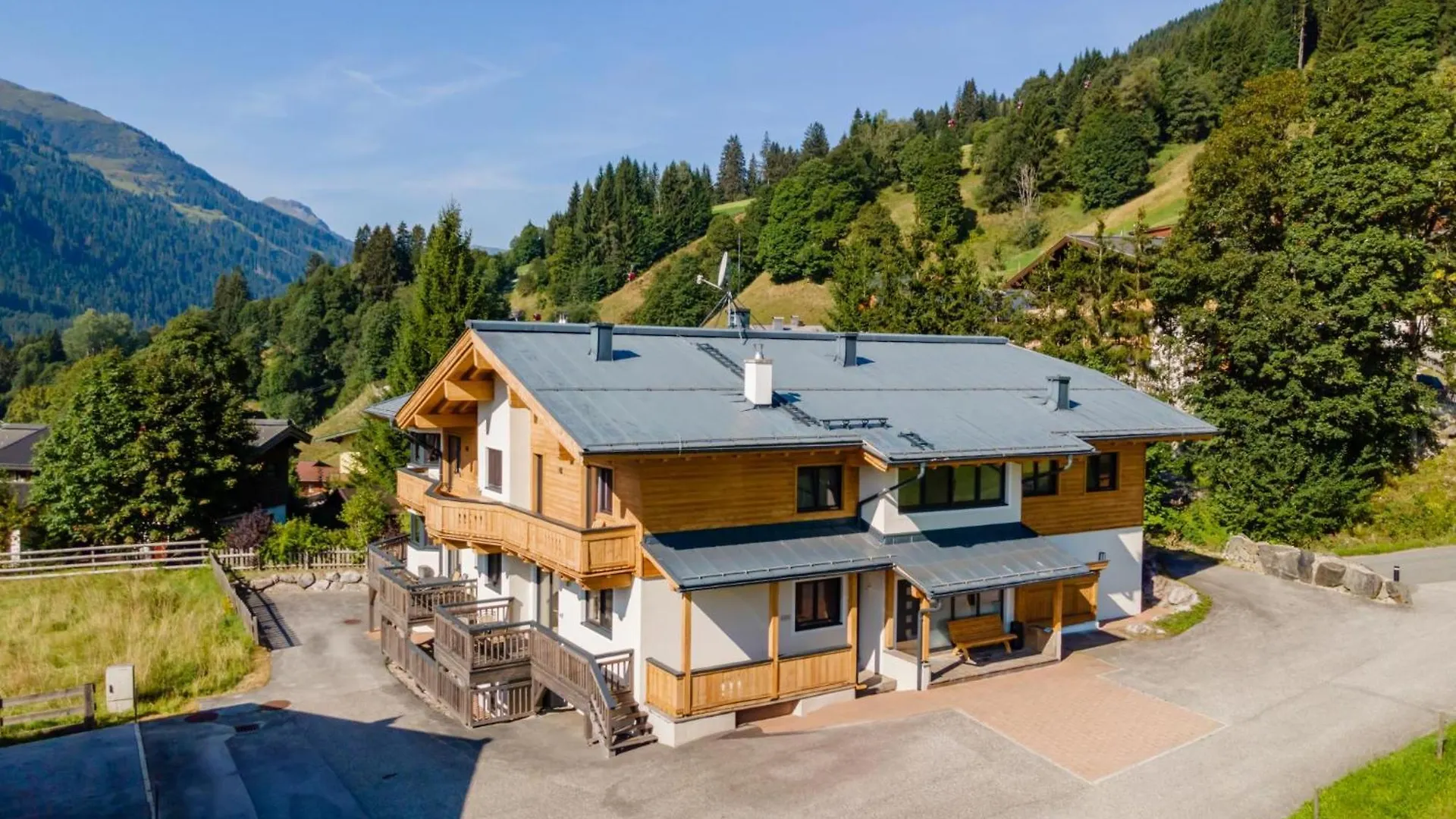 Arianne Ski In - Ski Out Saalbach-Hinterglemm Apartment